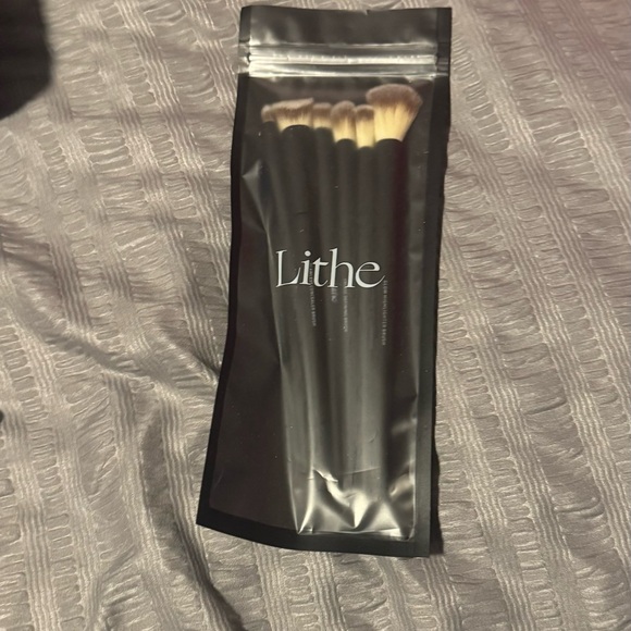 LITHE BEAUTY Everyday Brush Set - Picture 3 of 3